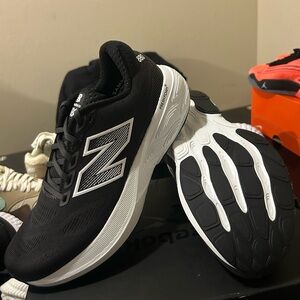 New Balance Men's Black Running Shoes